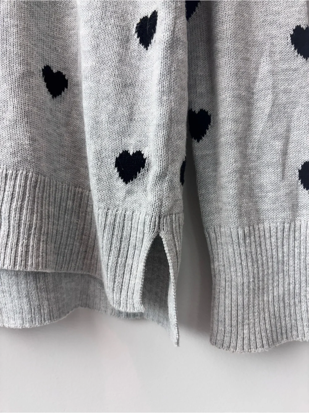 GAP Women’s Heart Print Knit Sweater – Gray & Black – Size M